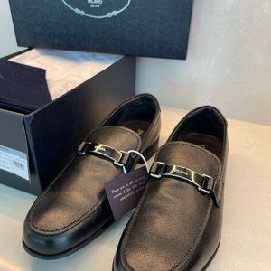 NEW - NEVER WORN - Saffiano leather loafers